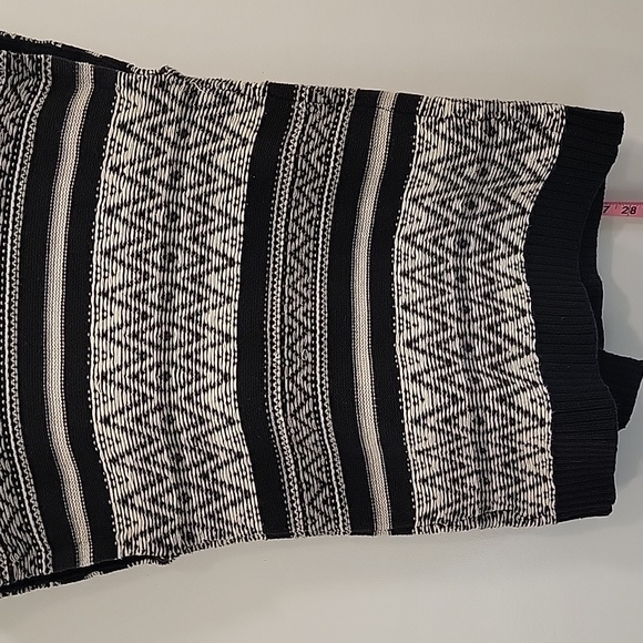 Chaps Southwestern style knit, sleeveless sweater vest size M, EUC - Picture 7 of 10